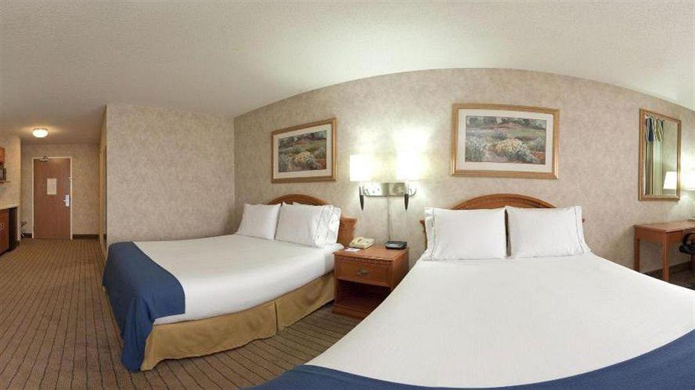 La Quinta & Suits By Wyndham Pontoon Il 3*