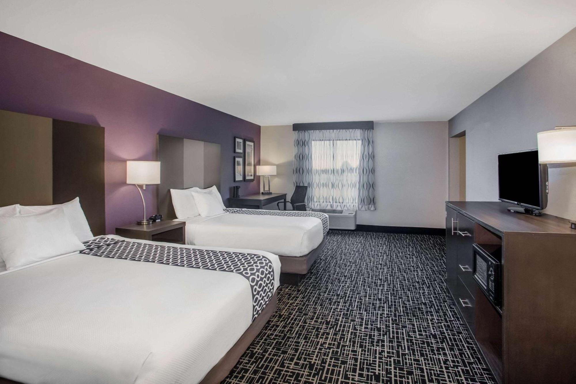 Hotel La Quinta & Suits By Wyndham Pontoon Il 3*
