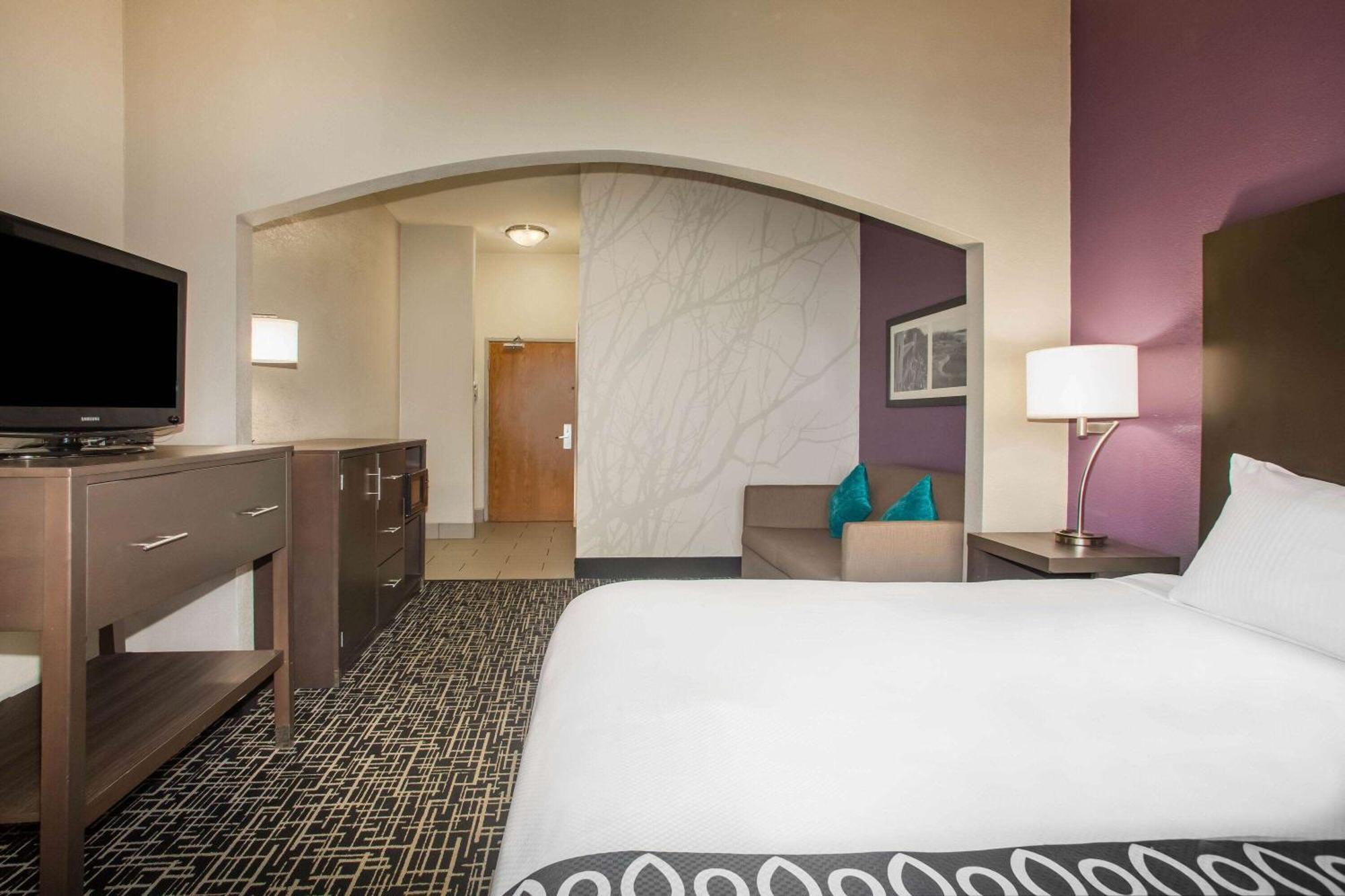 Hotel La Quinta & Suits By Wyndham Pontoon Il