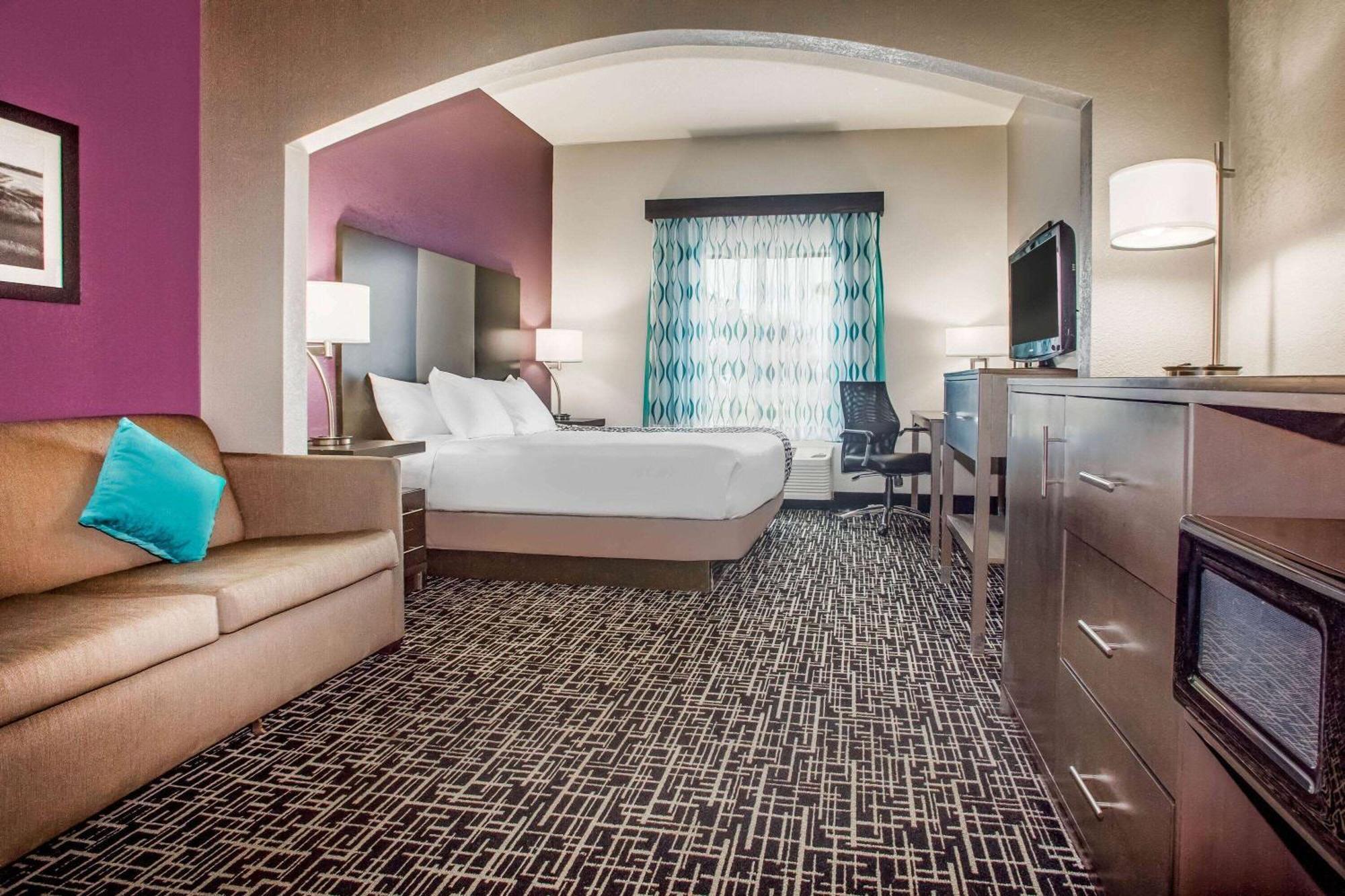 La Quinta & Suits By Wyndham Pontoon Il Hotel 3*