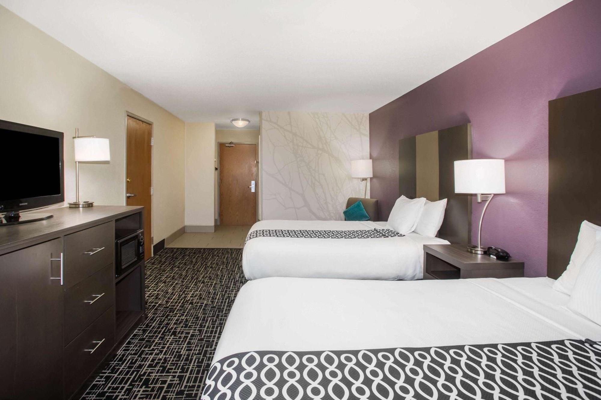 Hotel La Quinta & Suits By Wyndham Pontoon Il 3*