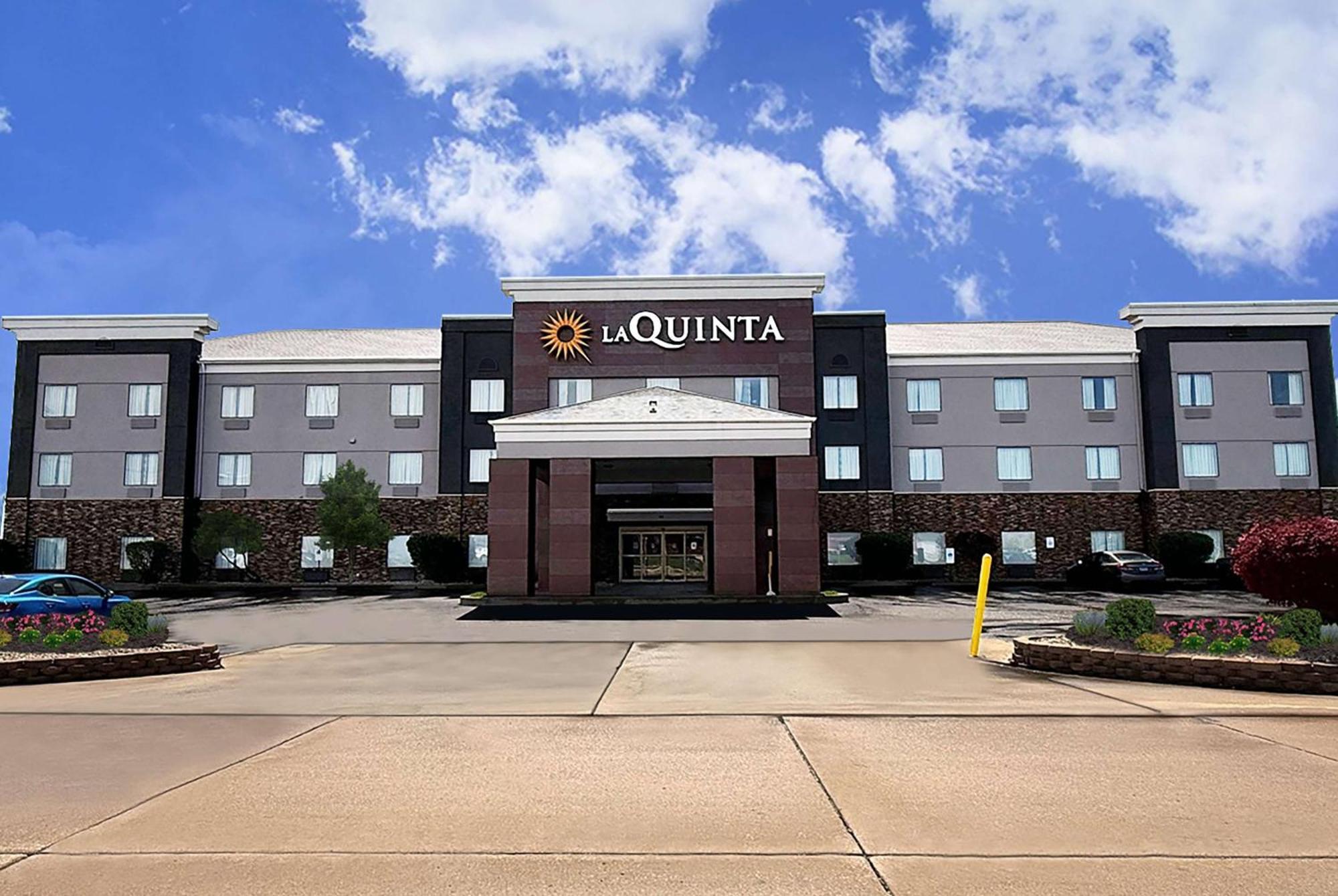 La Quinta & Suits By Wyndham Pontoon Il 3*