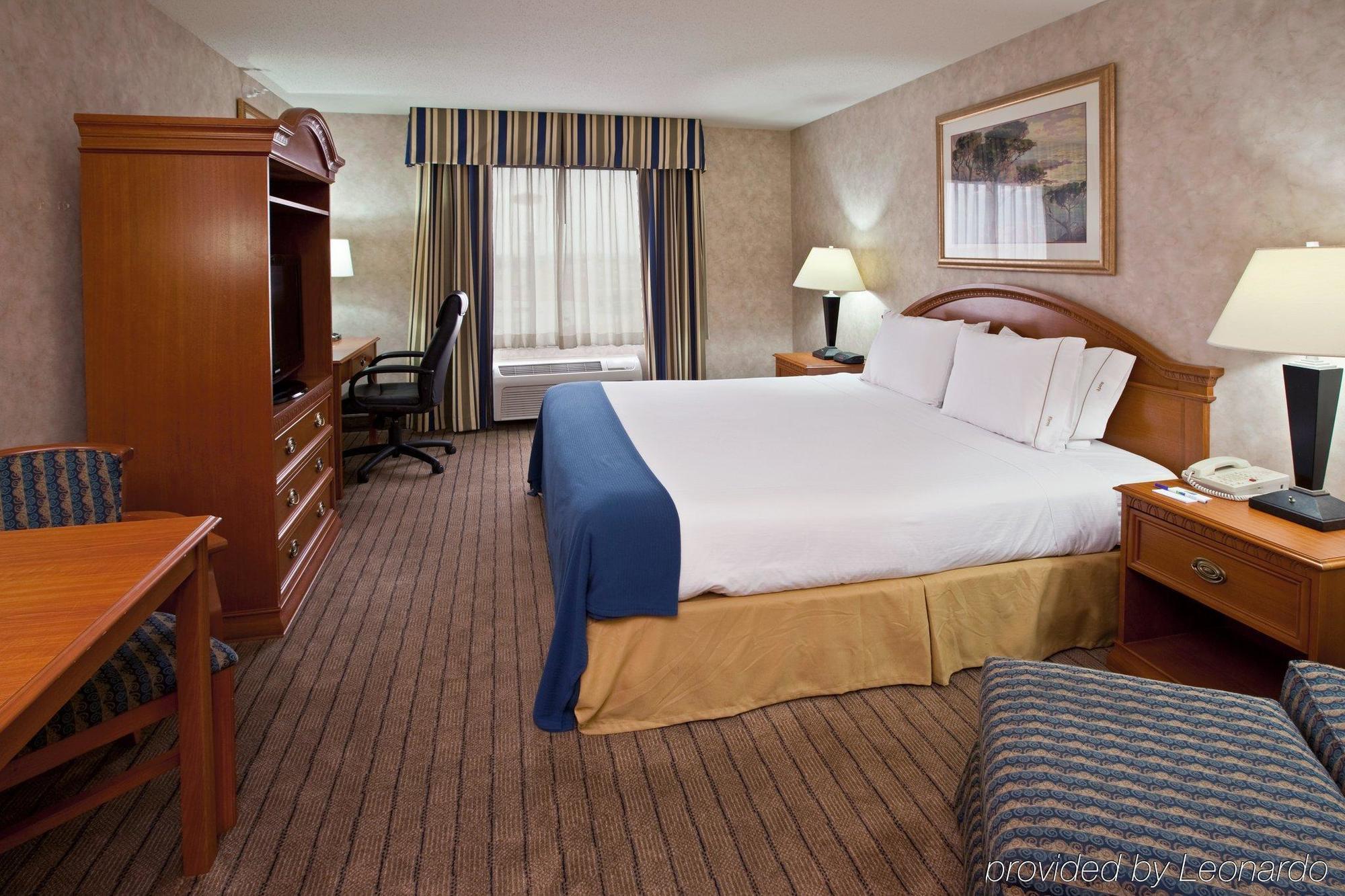 La Quinta & Suits By Wyndham Il Hotel 3*