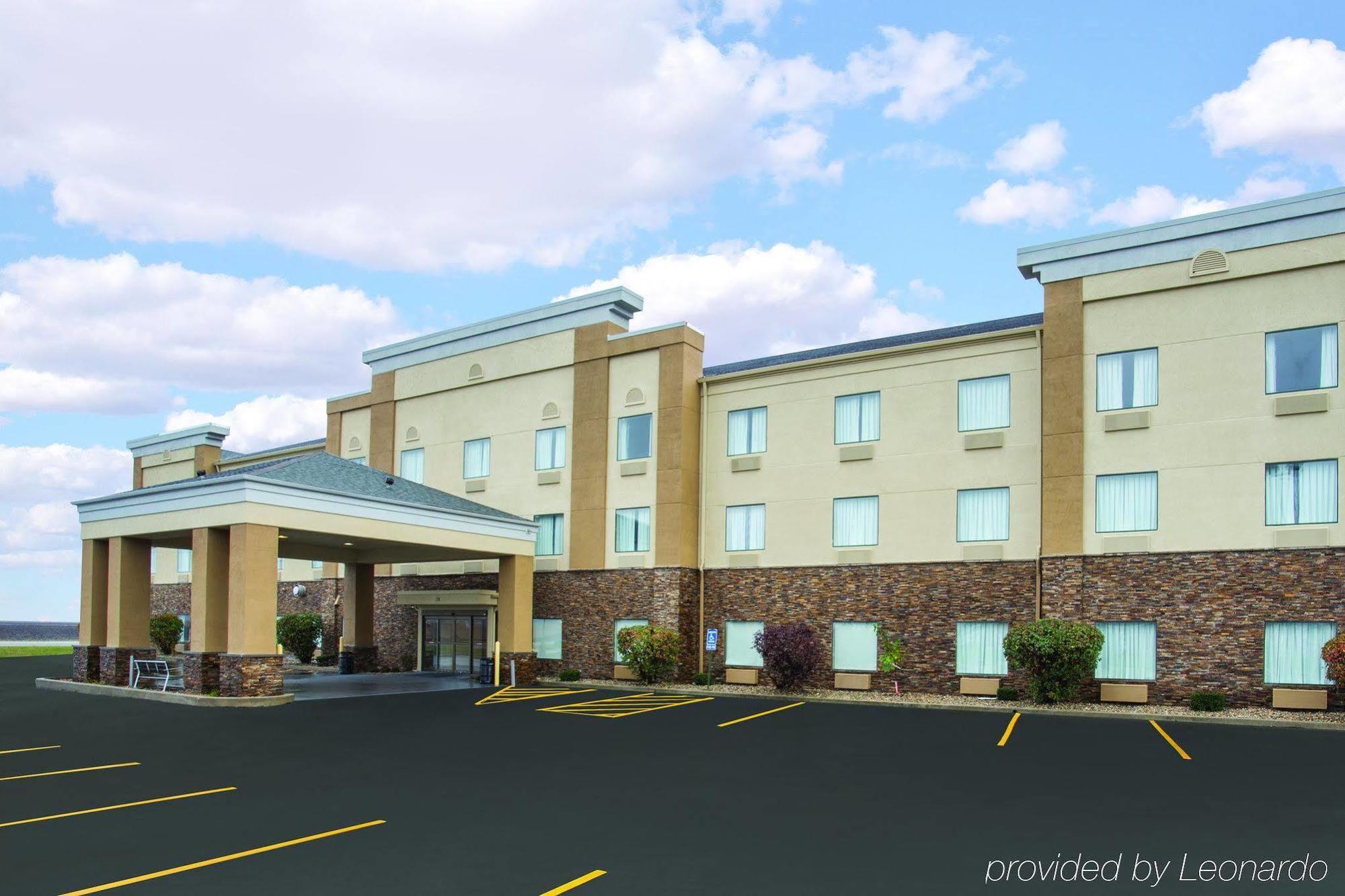 La Quinta & Suits By Wyndham Pontoon Il 3*