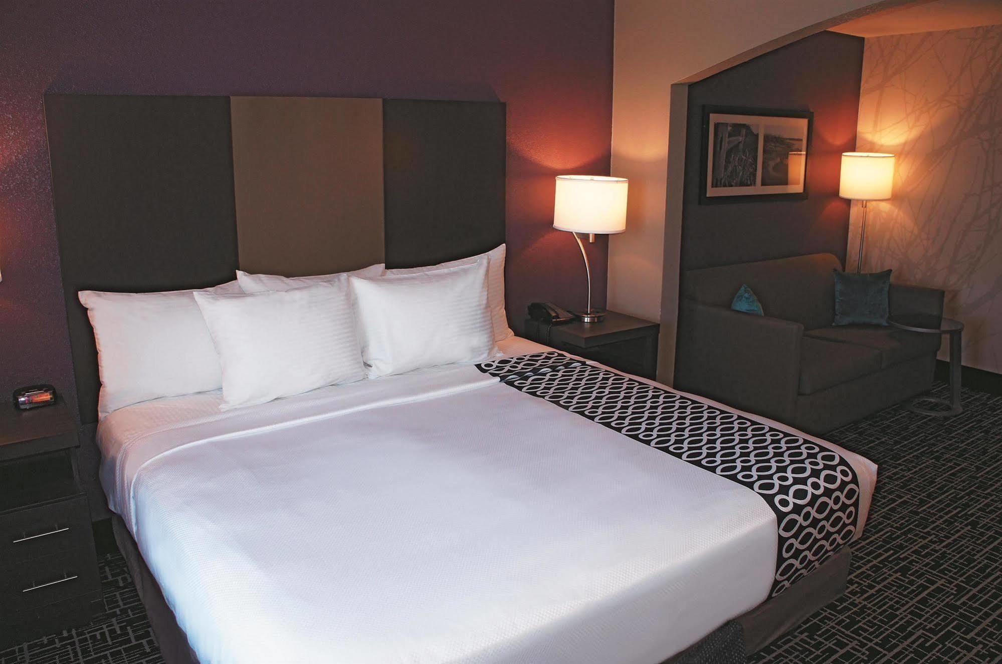 Hotel La Quinta & Suits By Wyndham Pontoon Il 3*