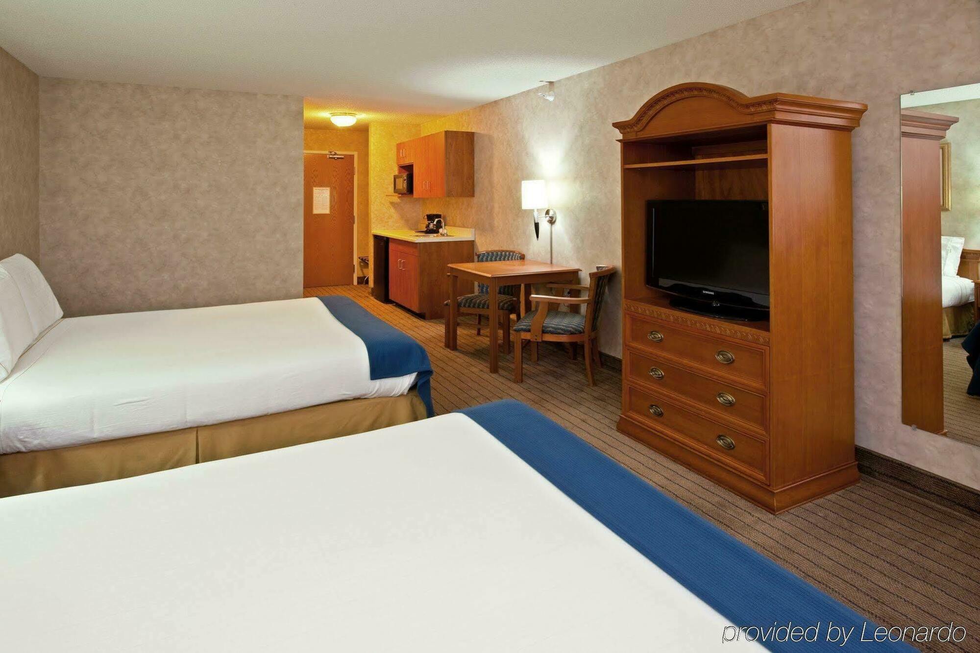 La Quinta & Suits By Wyndham Pontoon Il