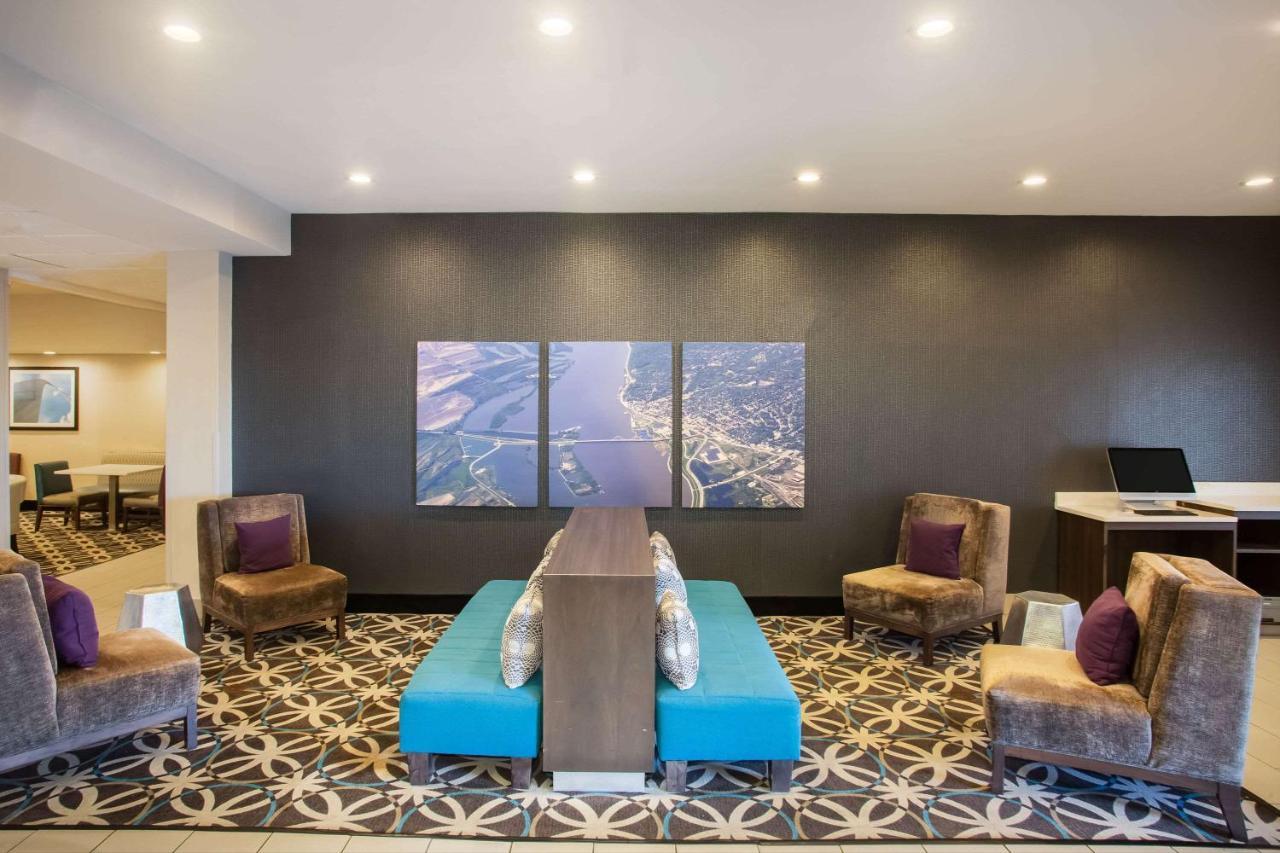 La Quinta & Suits By Wyndham Il Hotel