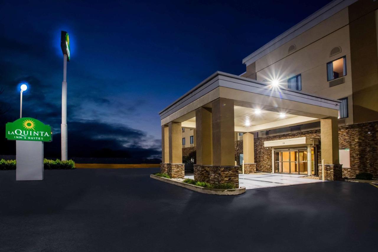 La Quinta & Suits By Wyndham Pontoon Il Hotel