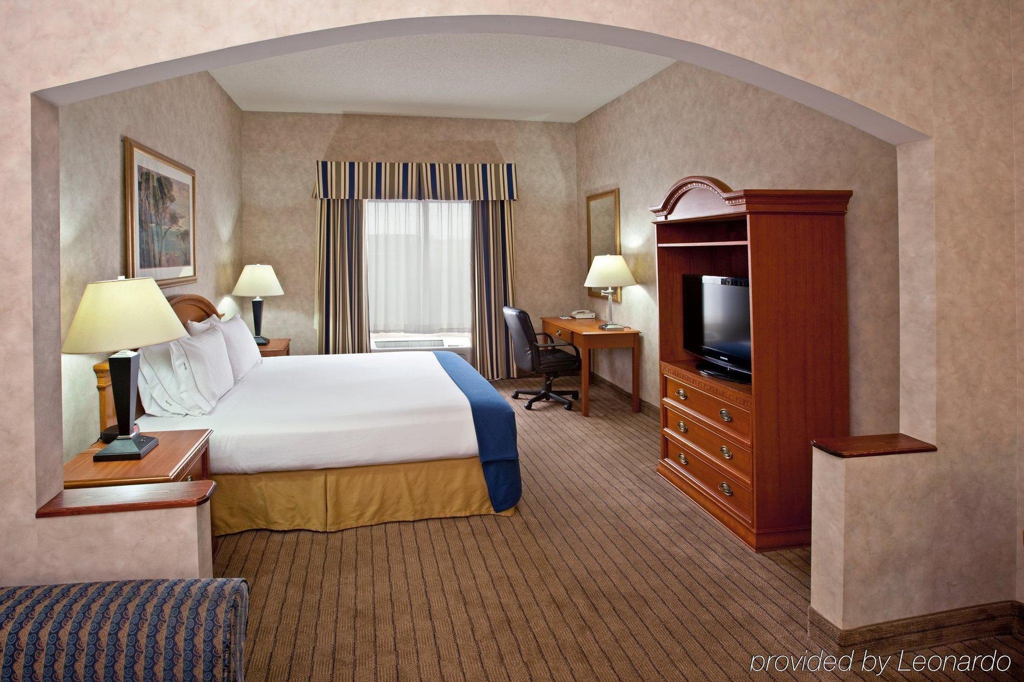 La Quinta & Suits By Wyndham Il Hotel