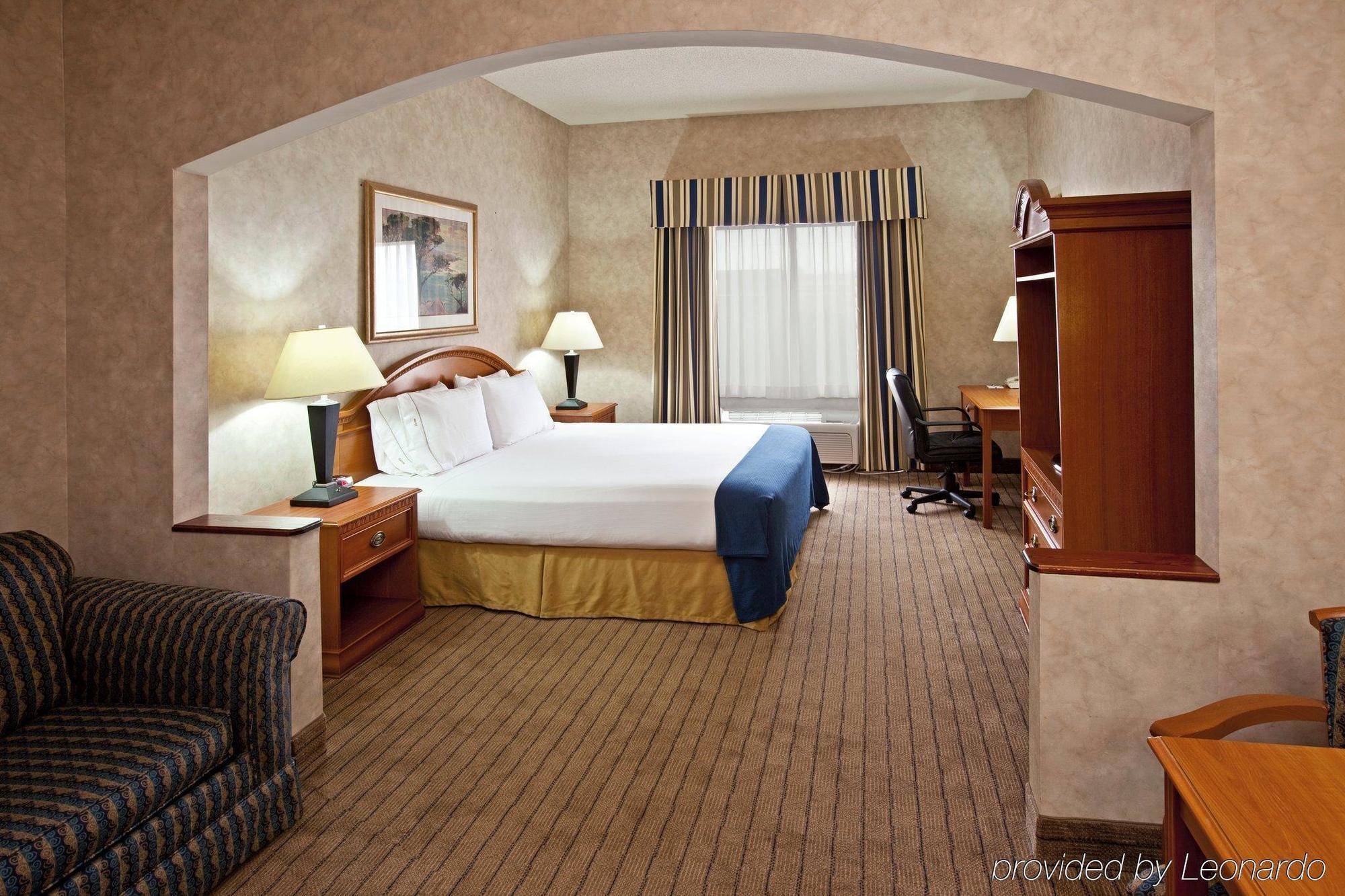 La Quinta & Suits By Wyndham Il Hotel