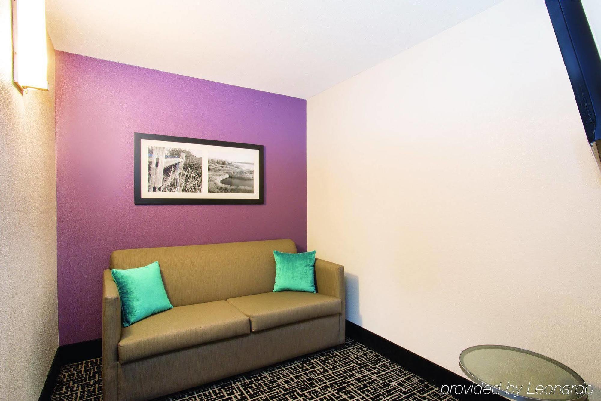 Hotel La Quinta & Suits By Wyndham Pontoon Il